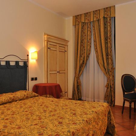 Hotel Urbano V Montefiascone Buitenkant foto