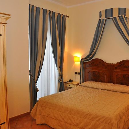 Hotel Urbano V Montefiascone Buitenkant foto