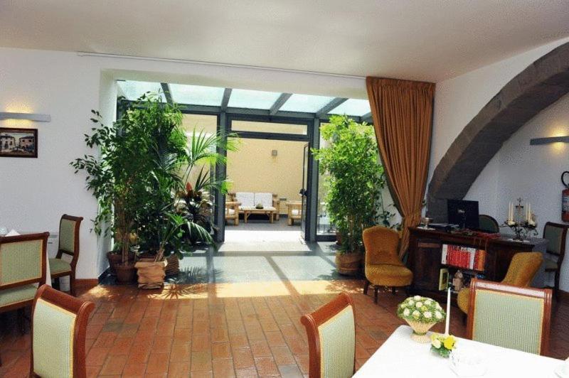 Hotel Urbano V Montefiascone Buitenkant foto
