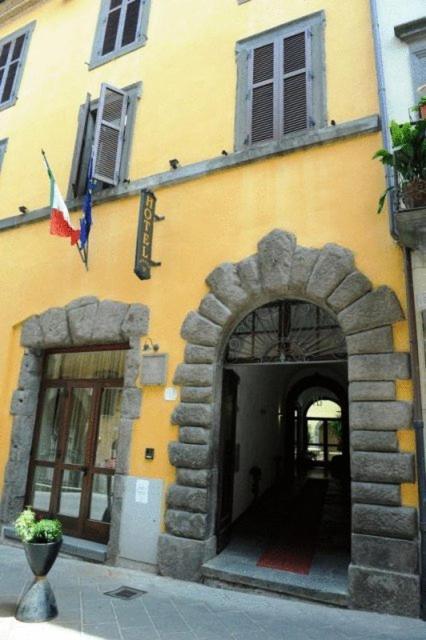 Hotel Urbano V Montefiascone Buitenkant foto