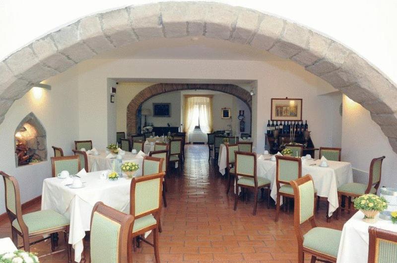 Hotel Urbano V Montefiascone Buitenkant foto