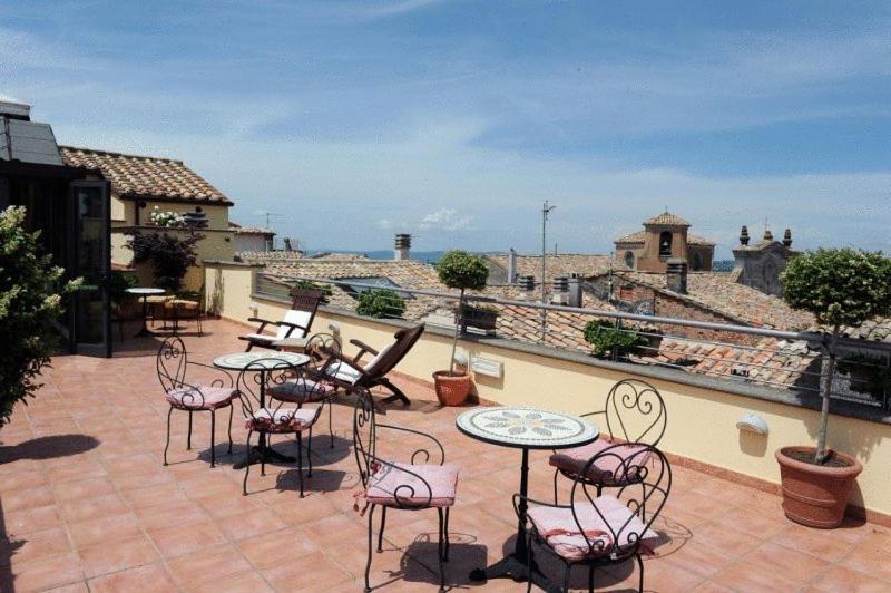 Hotel Urbano V Montefiascone Buitenkant foto