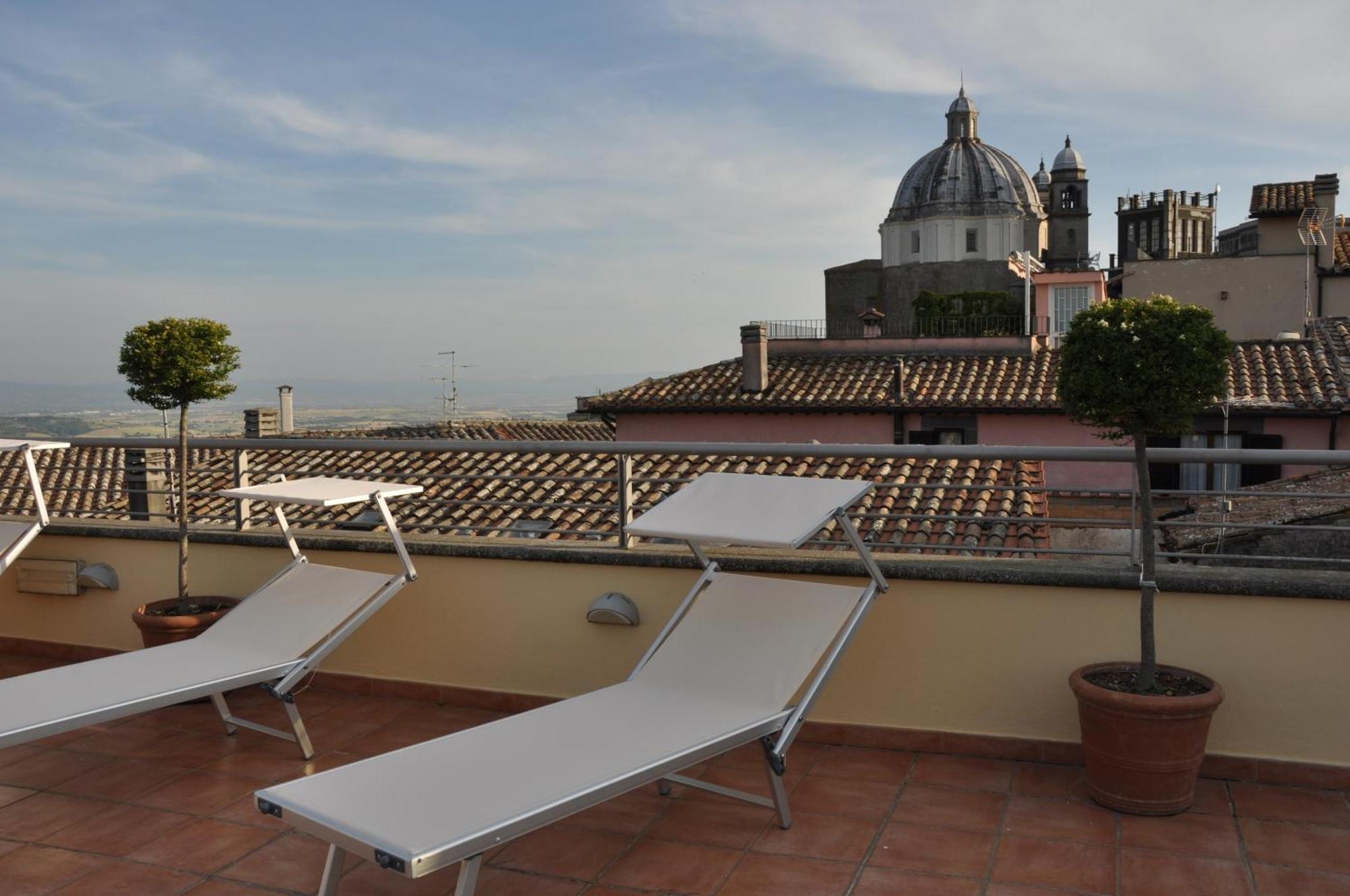 Hotel Urbano V Montefiascone Buitenkant foto