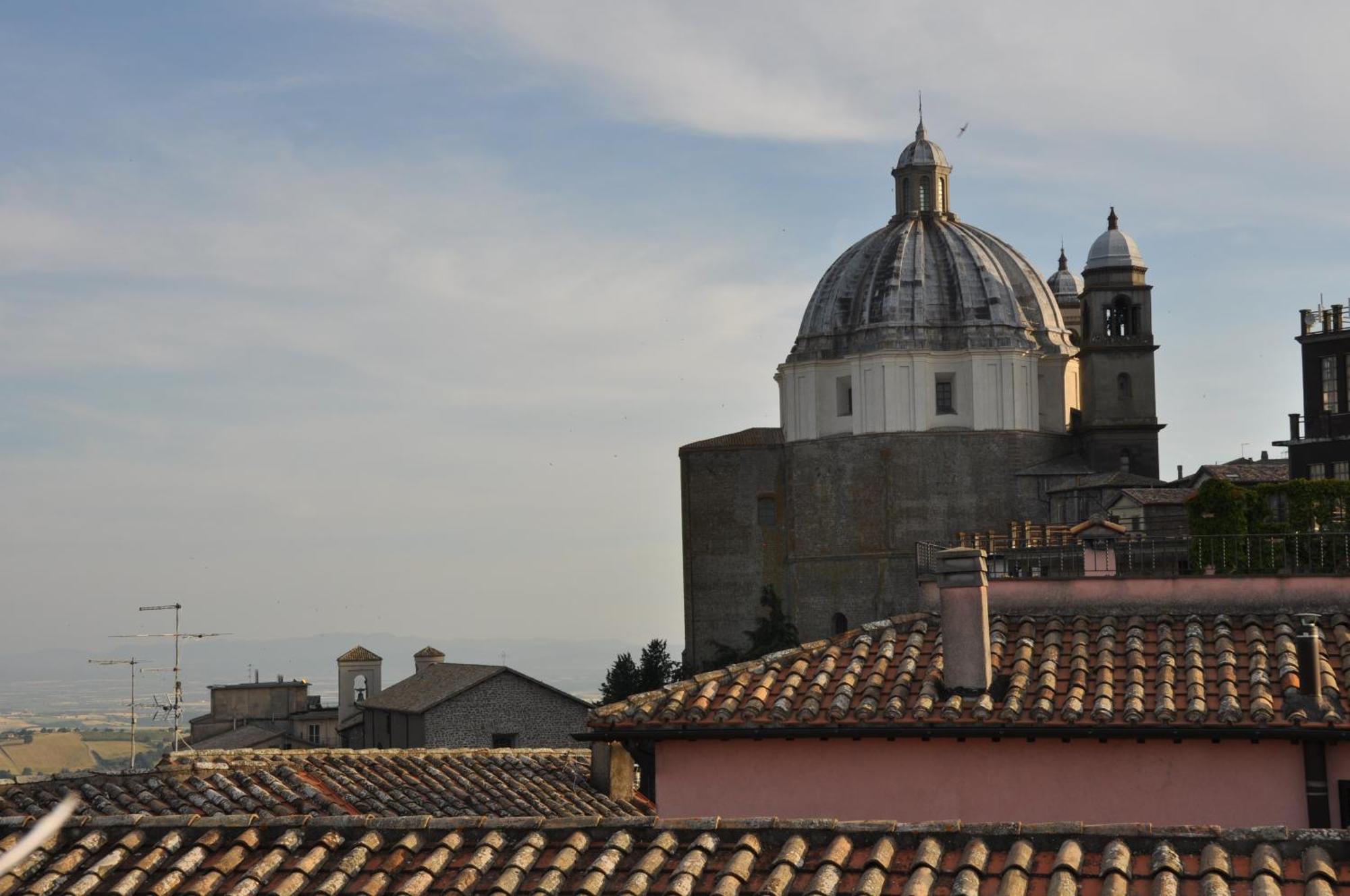 Hotel Urbano V Montefiascone Buitenkant foto