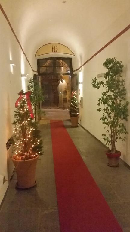 Hotel Urbano V Montefiascone Buitenkant foto