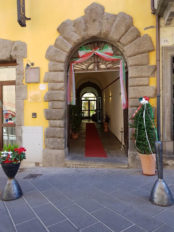 Hotel Urbano V Montefiascone Buitenkant foto