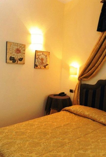 Hotel Urbano V Montefiascone Kamer foto