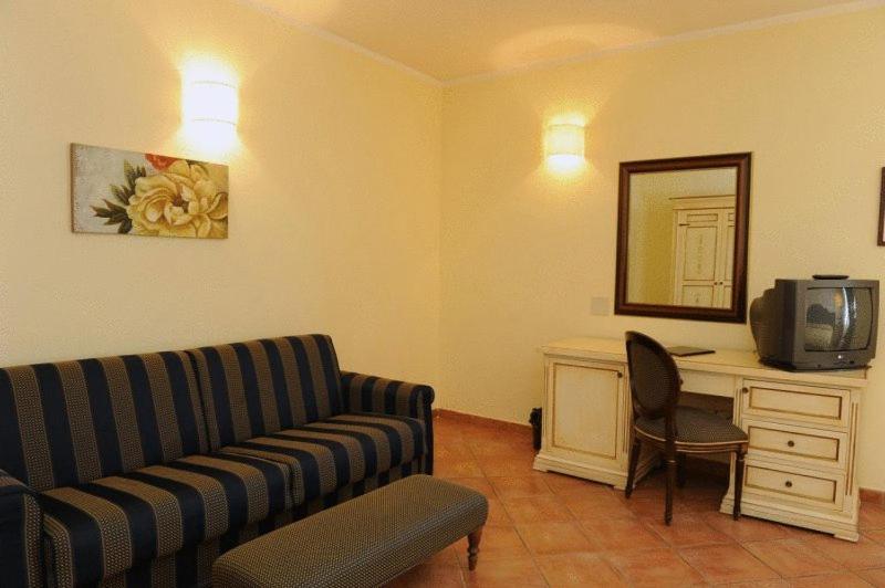 Hotel Urbano V Montefiascone Kamer foto